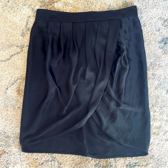 Black Silky Tulip Faux Wrap mini skirt by BCBGMaxazria size Medium - Picture 1 of 4